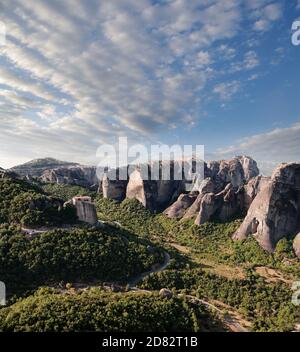 Morgen auf Moni Agias Varvaras Roussanou auf Felsen Meteora, Griechenland Stockfoto