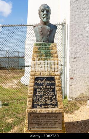 Barnegat Light, NJ - 15. Oktober 2020: Bronzeporträt des Schöpfers des Barnegat Lighthouse LT. General George Gordon Meade von Boris Blai. Stockfoto