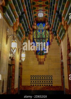 Aufzug-Lobby im Erdgeschoss des Innengebäudes des Art-Deco Guardian Building in Detroit, Michigan Stockfoto