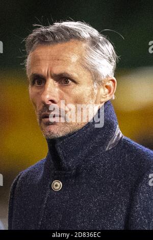 Deventer, Niederlande. Oktober 2020. DEVENTER, Stadion De Adelaarshorst, 26-10-2020, Saison 2020/2021, Niederländer TOTO KNVB Beker. Endergebnis 6:0, Ga Adler Trainer Kees van Wonderen während des Spiels Schieß los. Adler - NAC Credit: Pro Shots/Alamy Live News Stockfoto