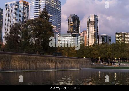 Bellevue, USA. Okt. 2020. Am frühen Abend versammelten sich die Protestierenden im Park Bellevue zu einem BLM-Protest. Stockfoto
