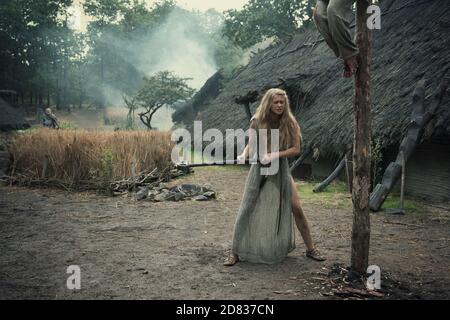 Jeanne Goursaud, 'Barbaren' (2020) Staffel 1 Credit: Katalin Vermes / Netflix / The Hollywood Archive Stockfoto