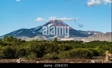 Kamtschatka. Avatschinski Vulkan im russischen Fernen Osten. Sommer Stockfoto