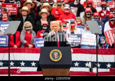 Lititz, USA, 26. Oktober 2020. 26. Oktober 2020 - Lititz, PA, USA: Präsident Donald Trump kämpft am Flughafen Lancaster. (Foto: Michael Brochstein/Sipa USA) Quelle: SIPA USA/Alamy Live News Stockfoto