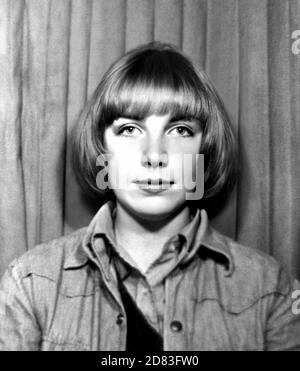 1969 c., GROSSBRITANNIEN : die gefeierte britische Popstar Sängerin ANNIE LENNOX ( geboren 1954 ) von EURYTHMICS , als war ein junges Mädchen im Alter von 15 . Unbekannter Fotograf. - GESCHICHTE - FOTO STORICHE - ANNE - personalità da bambino Bambini Bambina da giovane giovani - Persönlichkeit Persönlichkeiten als jung war - INFANZIA - KINDHEIT - BAMBINO - BAMBINA - BAMBINI - KINDER - KIND - POPMUSIK - MUSICA - Cantante - POPSTAR - ROCKSTAR - ROCK -- - ARCHIVIO GBB Stockfoto