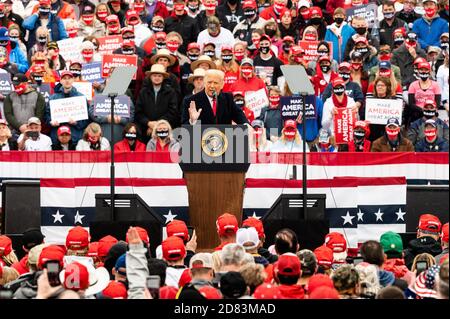 Lititz, Usa. Oktober 2020. Präsident Donald Trump kämpft am Flughafen Lancaster. Kredit: SOPA Images Limited/Alamy Live Nachrichten Stockfoto