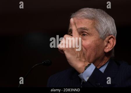 Anthony Fauci, MD, Direktor, National Institute of Allergy and Infectious Diseases, National Institutes of Health; Bezeugt während einer Anhörung des US-Senats für Gesundheit, Bildung, Arbeit und Altersversorgung COVID-19 zu untersuchen, wobei der Schwerpunkt auf einem Update über die Reaktion des Bundes im US-Kapitol am 23. September 2020 in Washington, D.C., liegt.Quelle: Alex Edelman/The Photo Access Stockfoto