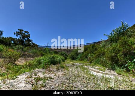 Die Grenzmauer zwischen den Vereinigten Staaten und Mexiko von San Diego, Kalifornien mit Blick auf Tijuana, Mexiko. Stockfoto