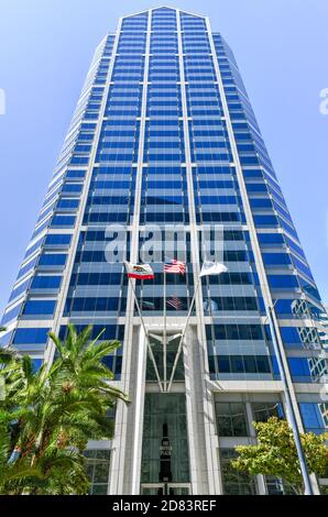 San Diego, CA - 19. Juli 2020: One America Plaza ist das höchste Gebäude in San Diego, Kalifornien und ein prominentes Fixpunkt in der Waterfront District o Stockfoto