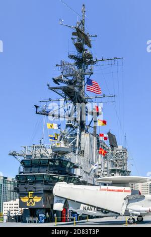 San Diego, CA - 19. Juli 2020: USS Midway war ein Flugzeugträger der United States Navy, das führende Schiff seiner Klasse. Eine Woche nach dem in Betrieb genommen Stockfoto