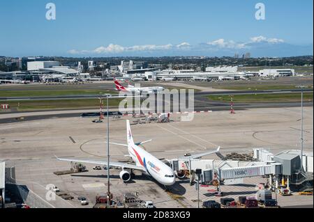 28.09.2019, Sydney, New South Wales, Australien - EIN Airbus A330-300 von Malaysia Airlines wird an einem Gate am Kingsford Smith Airport angedockt. Stockfoto