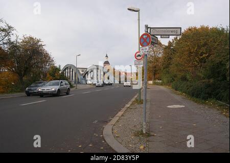 Blick auf die über die Havel führende Charlottenbrücke in Berlin-Spandau. Stockfoto