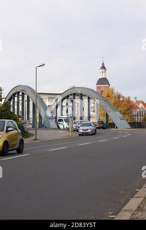 Blick auf die über die Havel führende Charlottenbrücke in Berlin-Spandau. Stockfoto