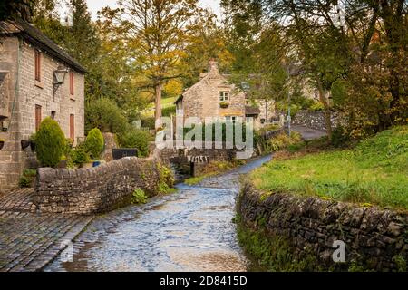 Großbritannien, England, Staffordshire, Moorlands, Butterton, Pothooks Lane, Hoo Brook fließt durch ford Stockfoto