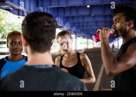 Gruppe von städtischen Läufern auf der Straße in New york City, konzeptionelle Serie über Sport und Fitness Stockfoto