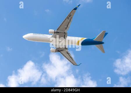 Boryspil, Ukraine - 25. September 2020: Boeing 767-300 fliegt vom Flughafen ab Stockfoto
