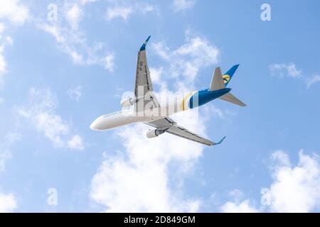 Boryspil, Ukraine - 25. September 2020: Boeing 767-300 fliegt vom Flughafen ab Stockfoto