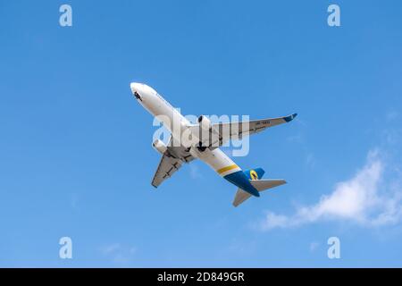 Boryspil, Ukraine - 25. September 2020: Boeing 767-300 fliegt vom Flughafen ab Stockfoto