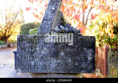 Das Denkmal für die sechs Märtyrer von Mayfield und Rotherfield von 1556-7, im East Sussex Dorf Mayfield. Das heutige Denkmal wurde 1950 errichtet. Stockfoto