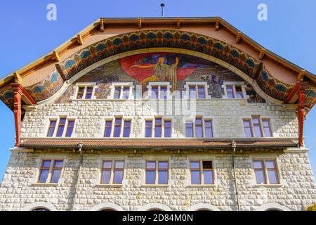 Ansicht der Jugendstil-Gilde Halle in Le Locle Gemeinde. Bezirk Locle im Kanton Neuchâtel in der Schweiz. Es ist die drittkleinste Stadt in SW Stockfoto