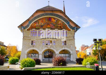 Ansicht der Jugendstil-Gilde Halle in Le Locle Gemeinde. Bezirk Locle im Kanton Neuchâtel in der Schweiz. Es ist die drittkleinste Stadt in SW Stockfoto