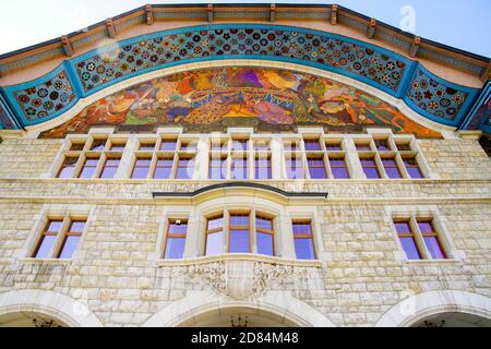 Ansicht der Jugendstil-Gilde Halle in Le Locle Gemeinde. Bezirk Locle im Kanton Neuchâtel in der Schweiz. Es ist die drittkleinste Stadt in SW Stockfoto