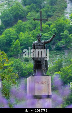 Denkmal in Erinnerung an Pelagius in Covadonga, Picos de Europa Nationalpark, Asturien, Spanien, Europa Stockfoto