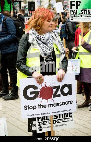 London, Großbritannien, 7. April 2018:- Demonstranten versammeln sich vor der Downing Street in London, um gegen die jüngsten Morde an Palästinensern in Gaza zu protestieren Stockfoto