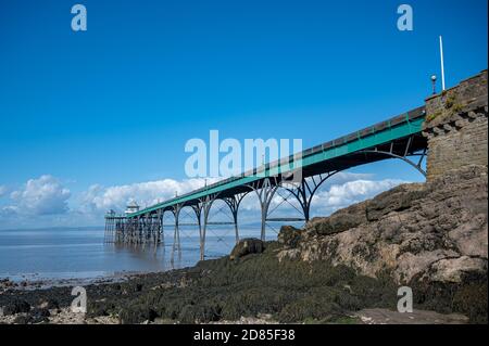 Der Pier in Clevedon, Somerset bei Ebbe Stockfoto