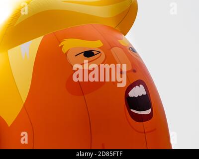 Trump Blimp Balloon - Detail, Parliament Square, London, UK am 13. Juli 2018. Demonstrator aufgeblasen einen Ballon, der Donald Trump darstellt. Stockfoto