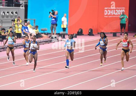 Dina Asher-Smith (GBR, Gold). Brittany Brown (USA, Silber), Mujinga Kambundji (SWI, Bronze).200 Meter Finale. Leichtathletik-Weltmeisterschaften, Doha 2019 Stockfoto