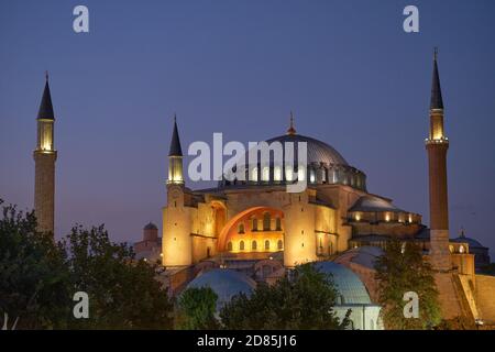 Hagia Sophia Kirche / Moschee in Istanbul bei Nacht Stockfoto