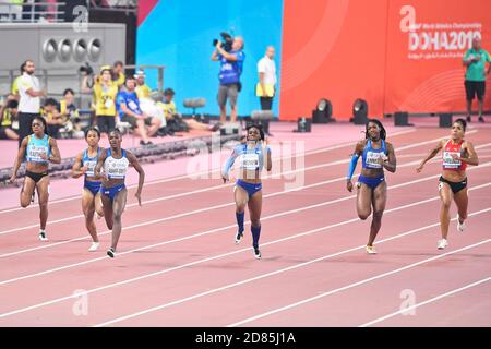 Dina Asher-Smith (GBR, Gold). Brittany Brown (USA, Silber), Mujinga Kambundji (SWI, Bronze).200 Meter Finale. Leichtathletik-Weltmeisterschaften, Doha 2019 Stockfoto
