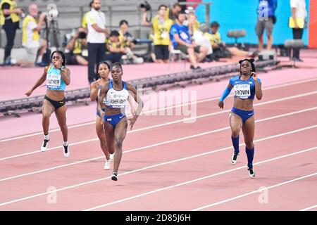 Dina Asher-Smith (GBR, Gold). Brittany Brown (USA, Silber), Tynia Gaither, Dezeera Bryant. 200 Meter Finale. Leichtathletik-Weltmeisterschaften, Doha 2019 Stockfoto