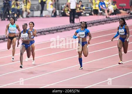 Dina Asher-Smith (GBR, Gold). Brittany Brown (USA, Silber), Tynia Gaither, Dezeera Bryant. 200 Meter Finale. Leichtathletik-Weltmeisterschaften, Doha 2019 Stockfoto