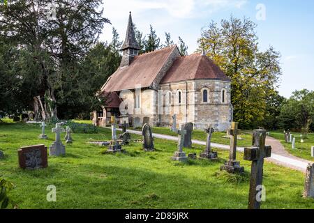 Die Kirche St. Michael & All Angels aus dem 12. Jahrhundert im Dorf Bulley, Gloucestershire UK Stockfoto