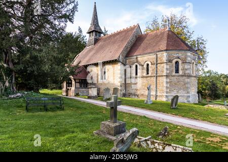 Die Kirche St. Michael & All Angels aus dem 12. Jahrhundert im Dorf Bulley, Gloucestershire UK Stockfoto