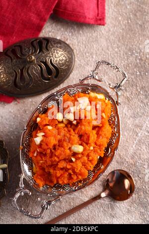 Traditionelle indische Dessert Gajar halwa Stockfoto