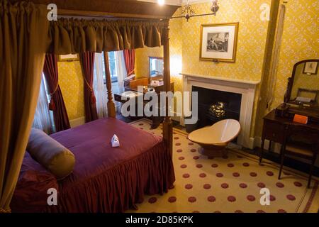 Das Hauptschlafzimmer, in dem Charles und Catherine im Charles Dickens Museum schliefen, und das georgianische Stadthaus, in dem der berühmte viktorianische Autor fast 3 Jahre lang lebte, in der Doughty Street. London. VEREINIGTES KÖNIGREICH (122) Stockfoto