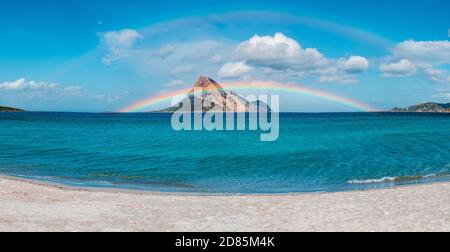 Tavolara Insel Regenbogen in Sardinien Italien Stockfoto