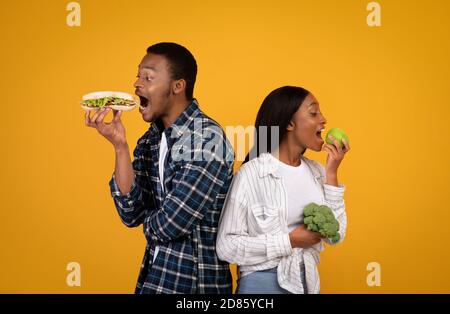 Fast Food und gesunde Mahlzeiten, moderne Lebensweise und Gemüse Stockfoto