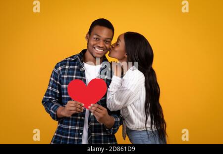 Paar in der Liebe, glückliche Emotionen und valentinstag Stockfoto