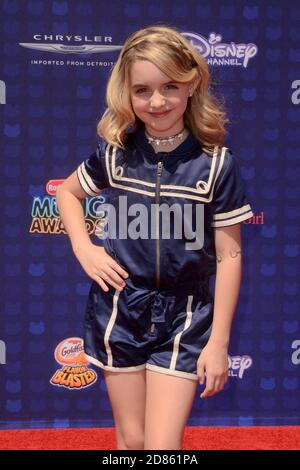 LOS ANGELES - APR 29: McKenna Grace bei den Radio Disney Music Awards 2017 im Microsoft Theater am 29. April 2017 in Los Angeles, CA Stockfoto