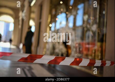 Turin. Die Schaufenster des Zentrums beschädigt nach den Zusammenstößen für den Protest gegen das neue DPCM für den Covid19 Notfall auf dem Foto: Stockfoto