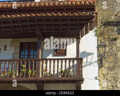 Santillana del Mar, Spanien - 28. Dezember 2019 -Santillana del Mar Stadt mit einem historisch-künstlerischen Wert, zusammen mit der natürlichen Enklave, ist einer von Stockfoto