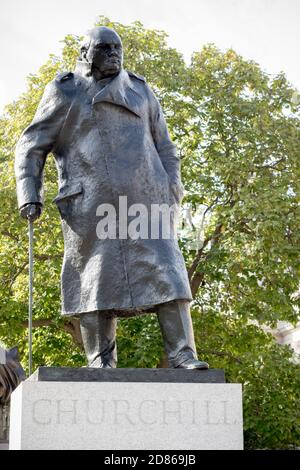 London, 28. September 2017:-Statue des ehemaligen Premierministers Sir Winston Churchill auf dem Parliment Square Stockfoto