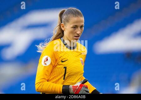 Cardiff, Wales, Großbritannien. Oktober 2020. Cecilie Fikerstrand aus Norwegen beim UEFA Women's Euro 2022 Qualifikationsspiel zwischen Wales und Norwegen im Cardiff City Stadium. Kredit: Mark Hawkins/Alamy Live Nachrichten Stockfoto