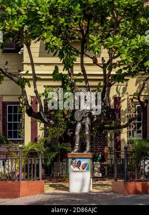 Bob Marley Statue vor dem Bob Marley Museum, 56 Hope Road, Kingston, Saint Andrew Parish, Jamaica Stockfoto