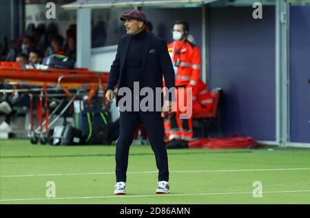 Bolognas Coach Sinisa Mihajlovic beim Fußballspiel Coppa Italia gegen Reggina im Renato Dall'Ara Stadion in Bologna, Italien, 27. Oktober 2020. Foto Michele Nucci Kredit: LM/Michele Nucci/Alamy Live Nachrichten Stockfoto