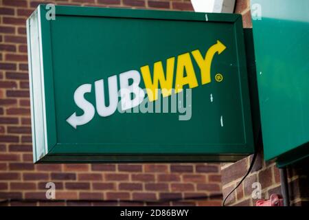 Sandhurst, Großbritannien, 28. Juli 2019:- EINE Zweigstelle der fastt Food Sandwich-Kette Subway Stockfoto